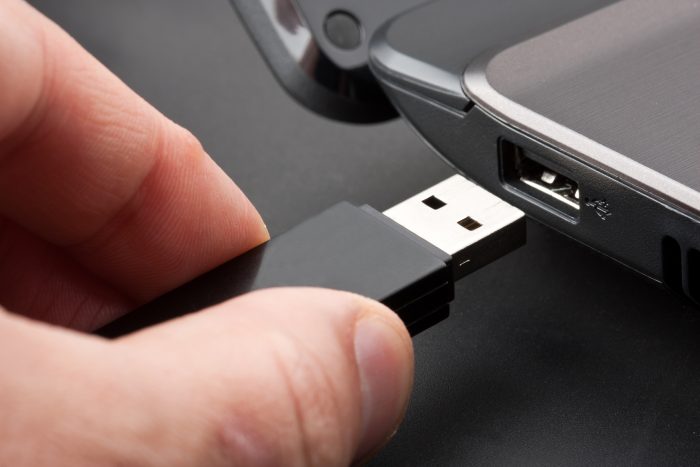 Plugging removable flash disk memory into laptop USB slot