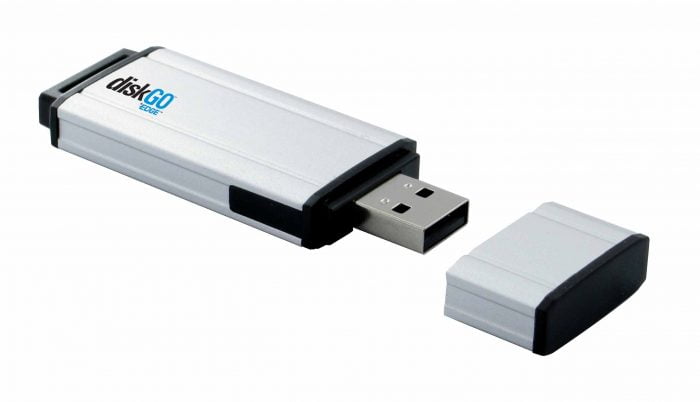 Togliere il tappo alla chiavetta USB